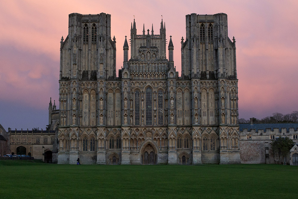Wells_Cathedral_Sunset_Nov_2011.jpg