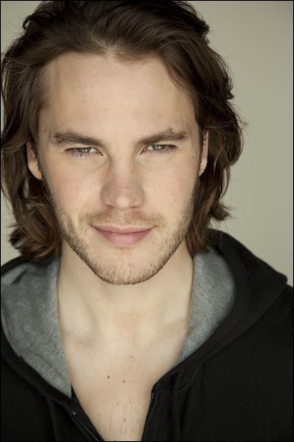 Taylor-Kitsch-taylor-kitsch-23298055-416-625.jpg