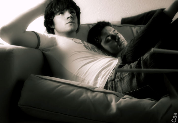 j2_or_wincest_cuddling_by_caes_doodles.jpg