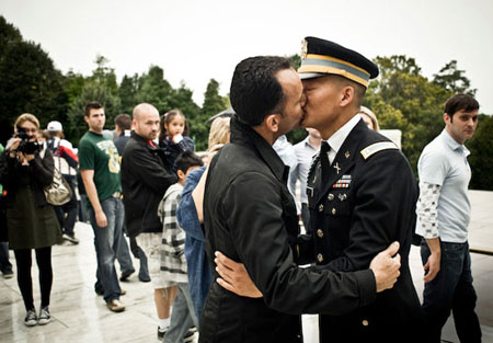 queers-in-military-kissing.jpg