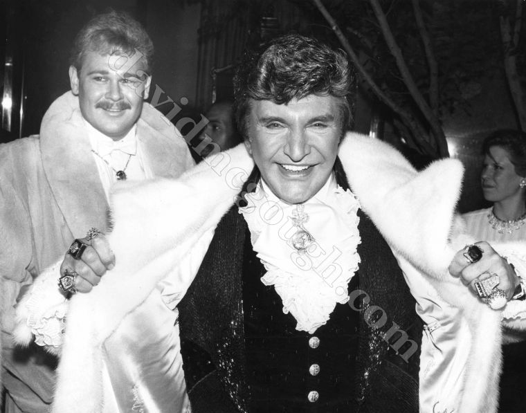 Liberace,%20%20Carey%20James%201985%20%20NYC.jpg