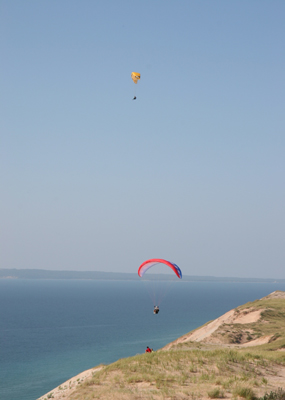 hang_gliding_01_285x400.jpg
