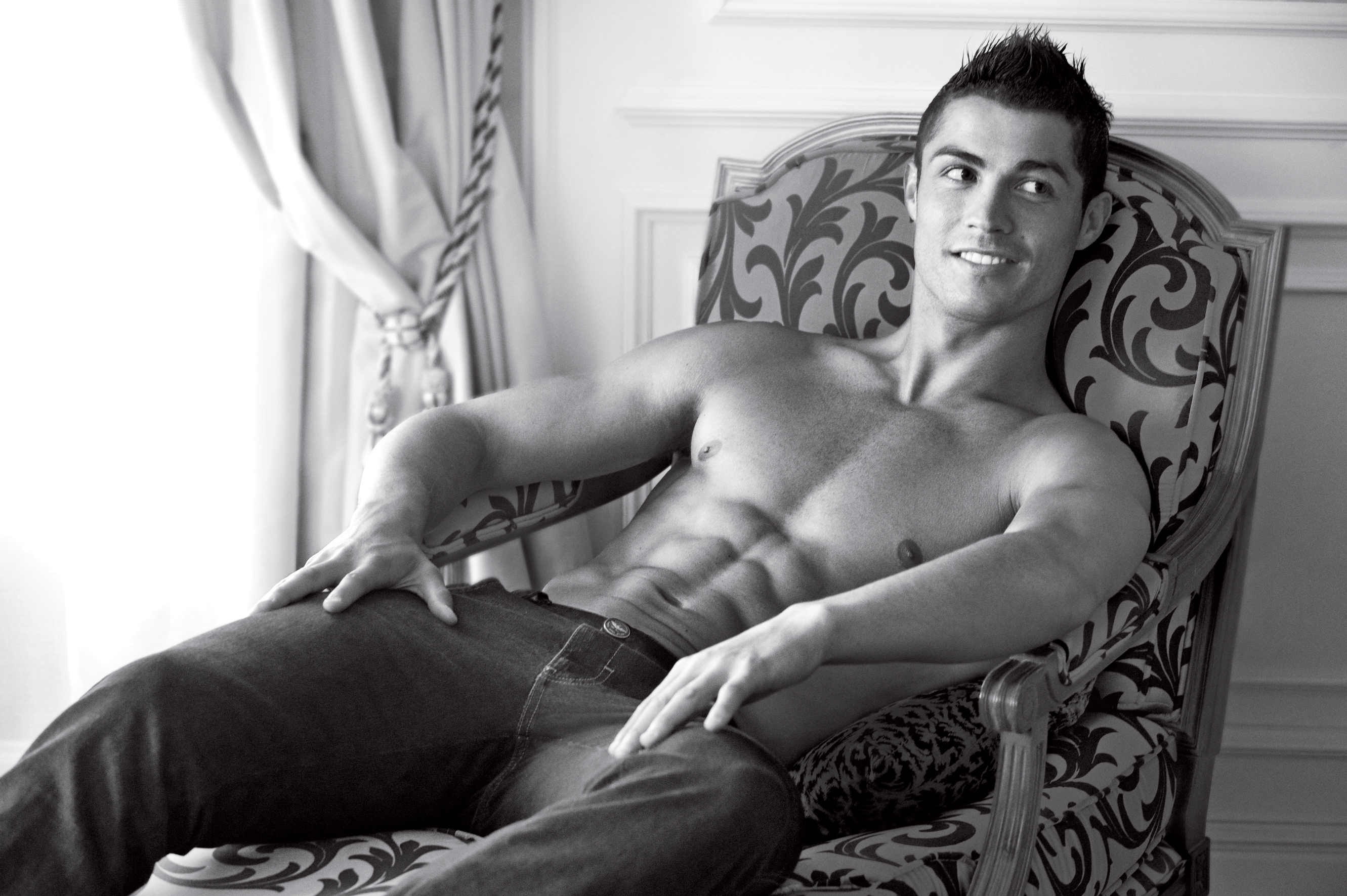 cristiano-ronaldo-armanijune2.jpg