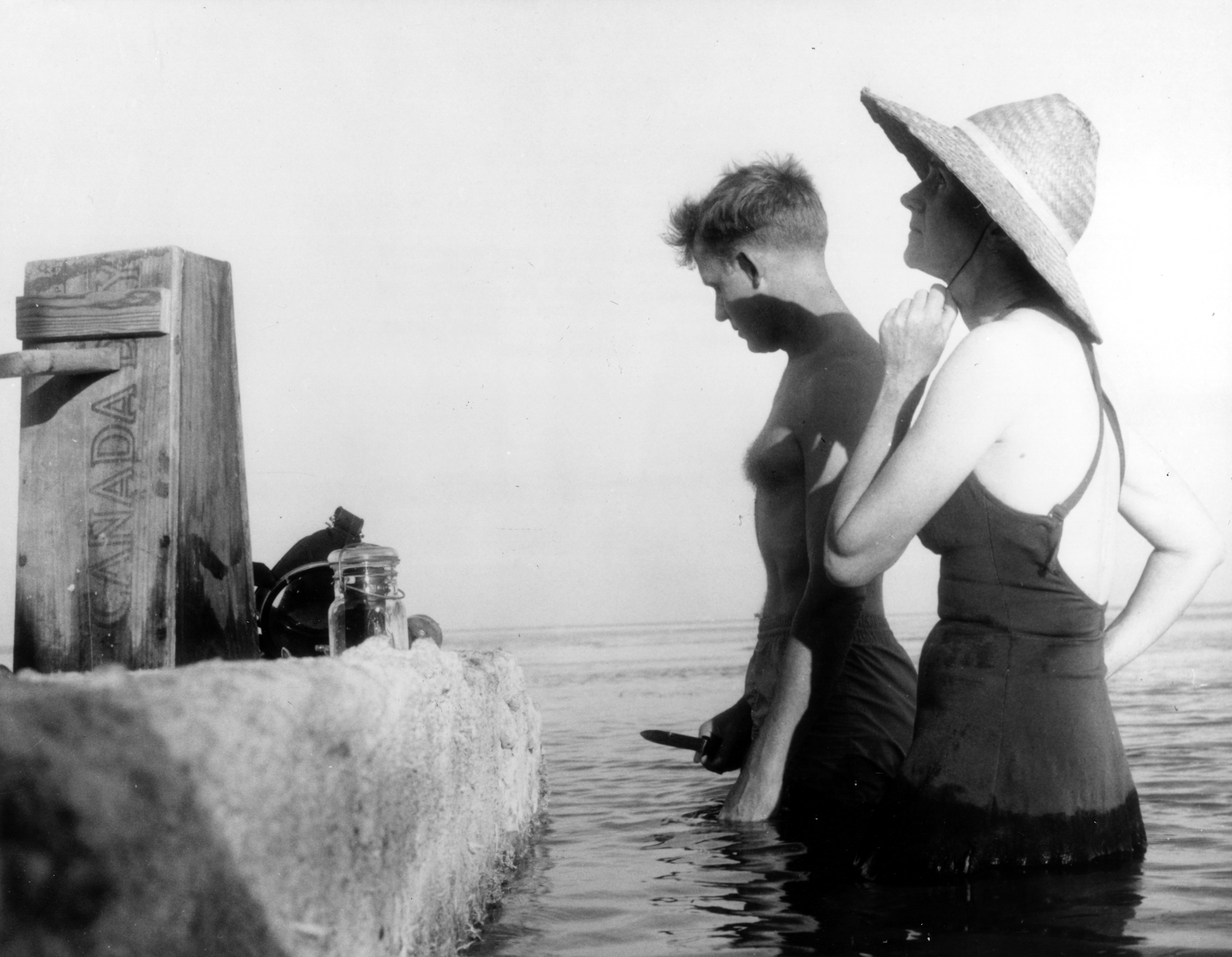 Robert_Hines_and_Rachel_Carson.jpg