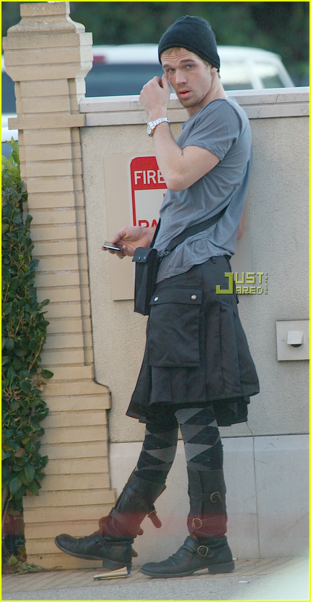 cam-gigandet-kilt-071.jpg