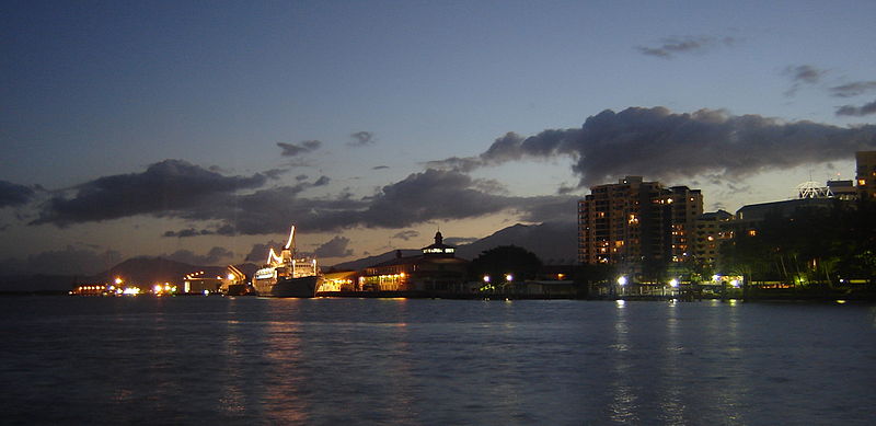 800px-Cairns_night.JPG