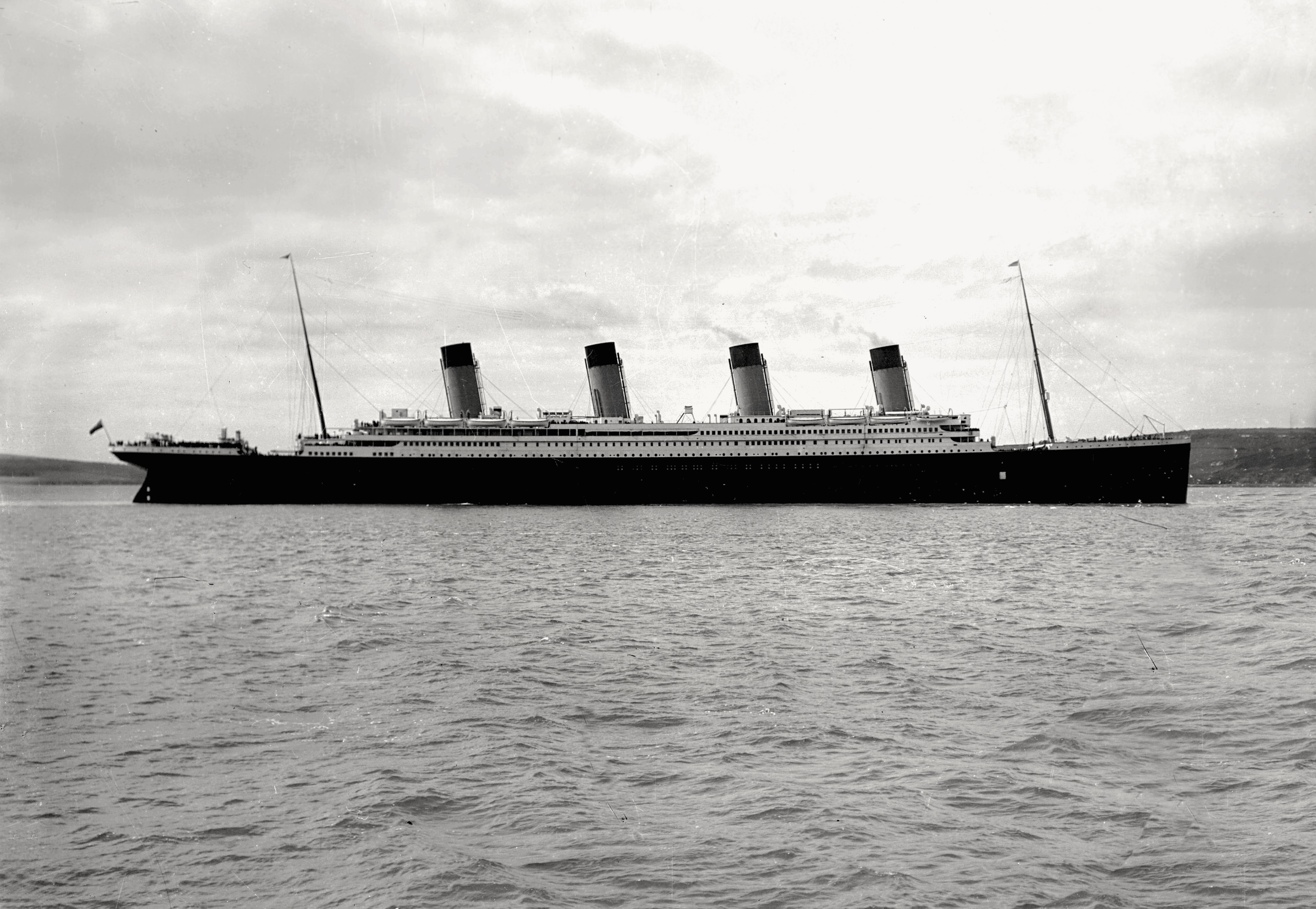 Titanic-Cobh-Harbour-1912.JPG