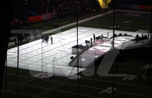 12-01-31-madonna-super-bowl-stage.jpg