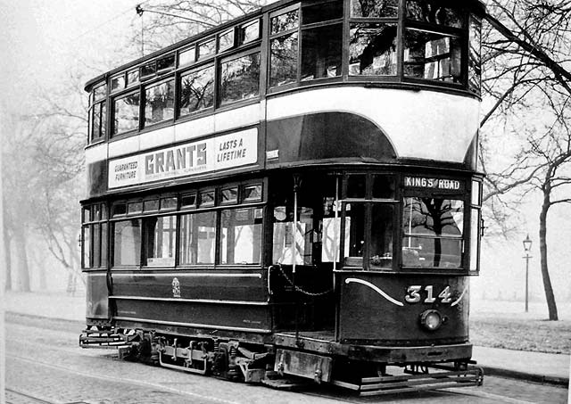 0_edinburgh_transport_trams_314.jpg