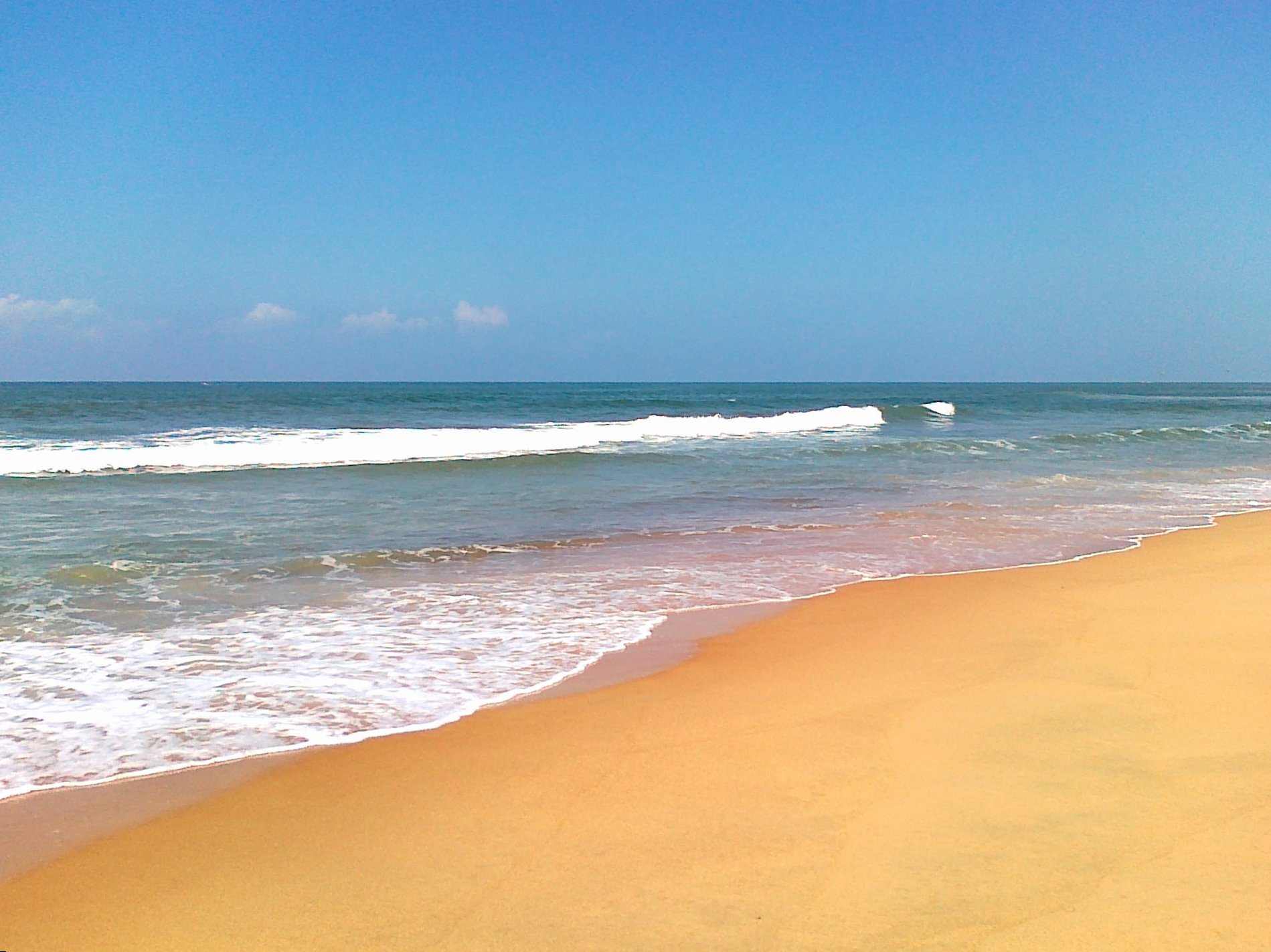 Candolim_Beach_Goa.jpg