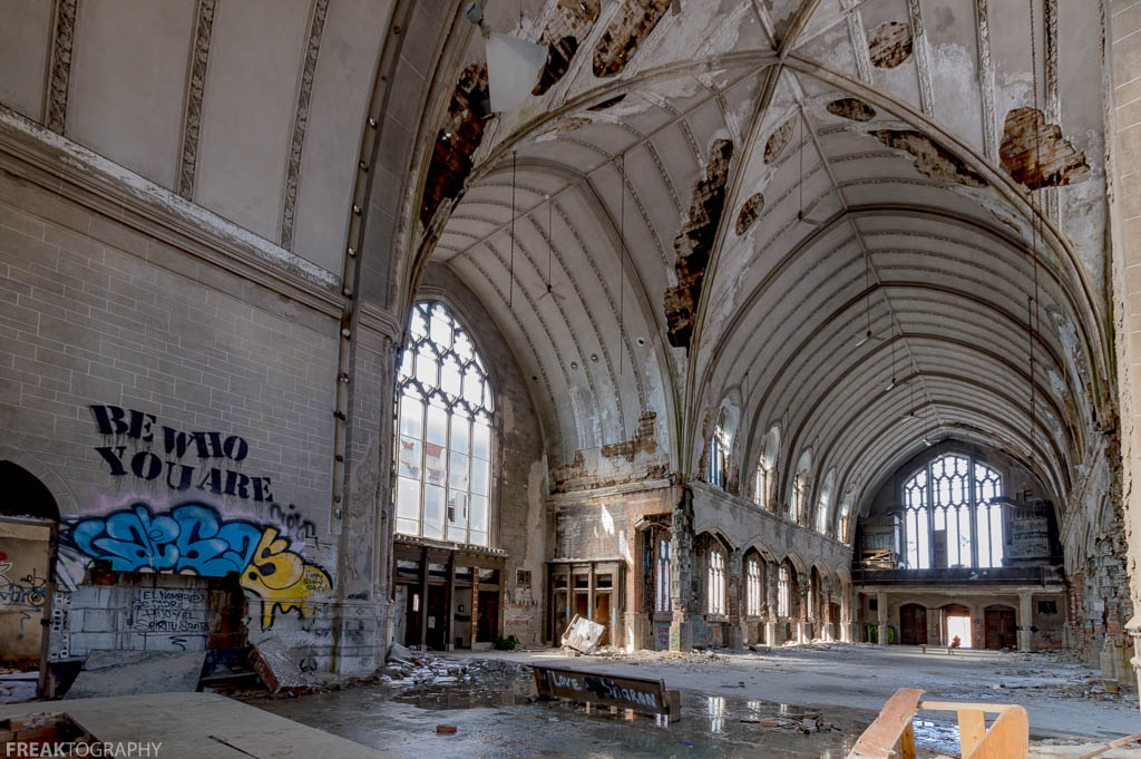 Abandoned-Church-in-Detroit.jpg