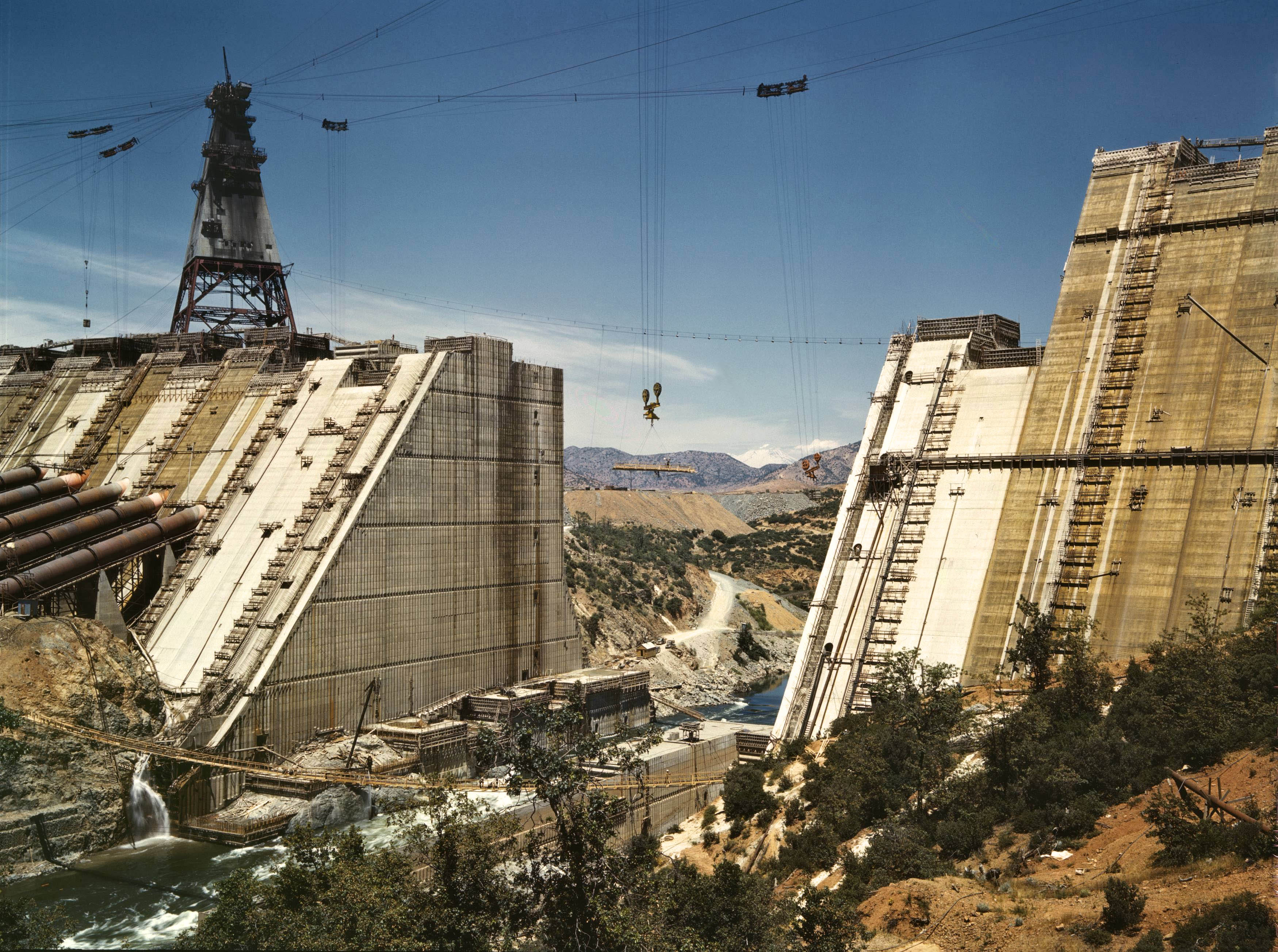 shasta_dam_under_construction_edit.jpg