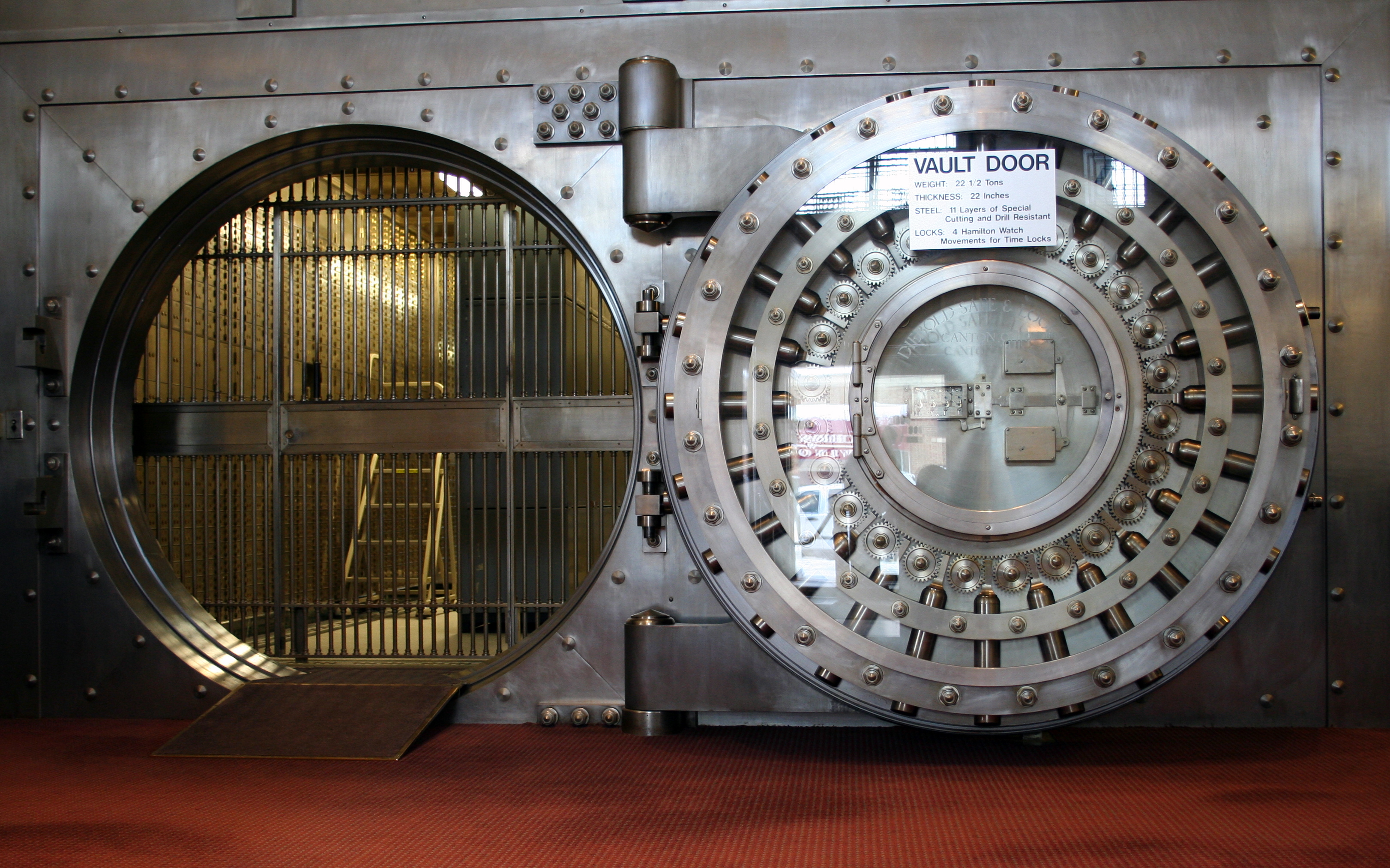 WinonaSavingsBankVault.JPG