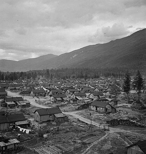 Japanese_internment_camp_in_British_Columbia.jpg