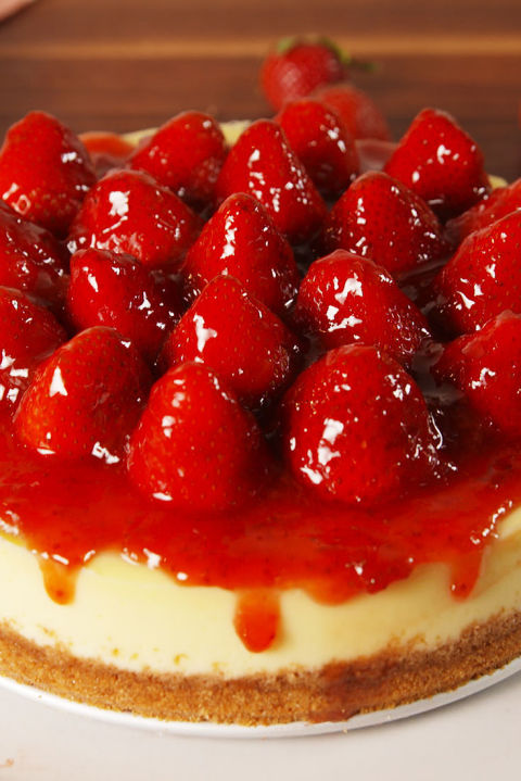gallery-1494632229-delish-strawberry-cheesecake-pin-3.jpg