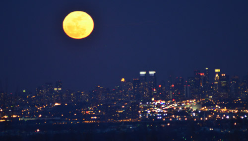 Super-Moon-Over-Manhattan.jpg