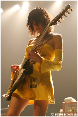 pic-pjharvey-live2.jpg